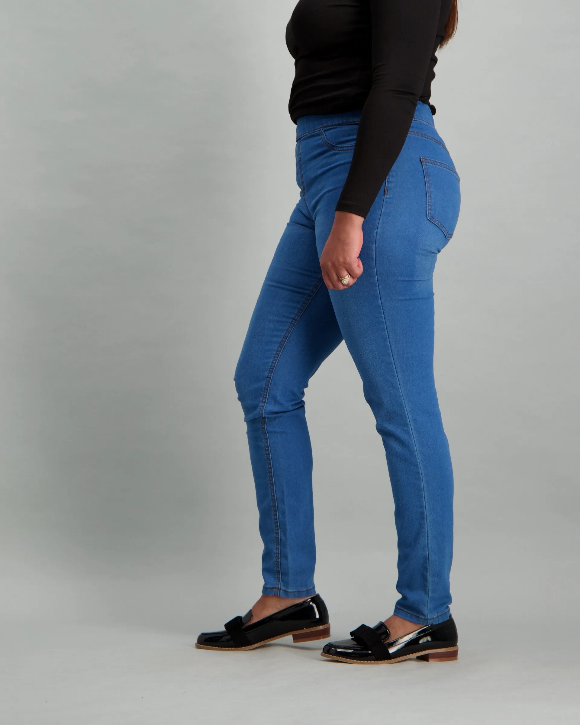 Ladies Mid-Wash Denim Jegging
