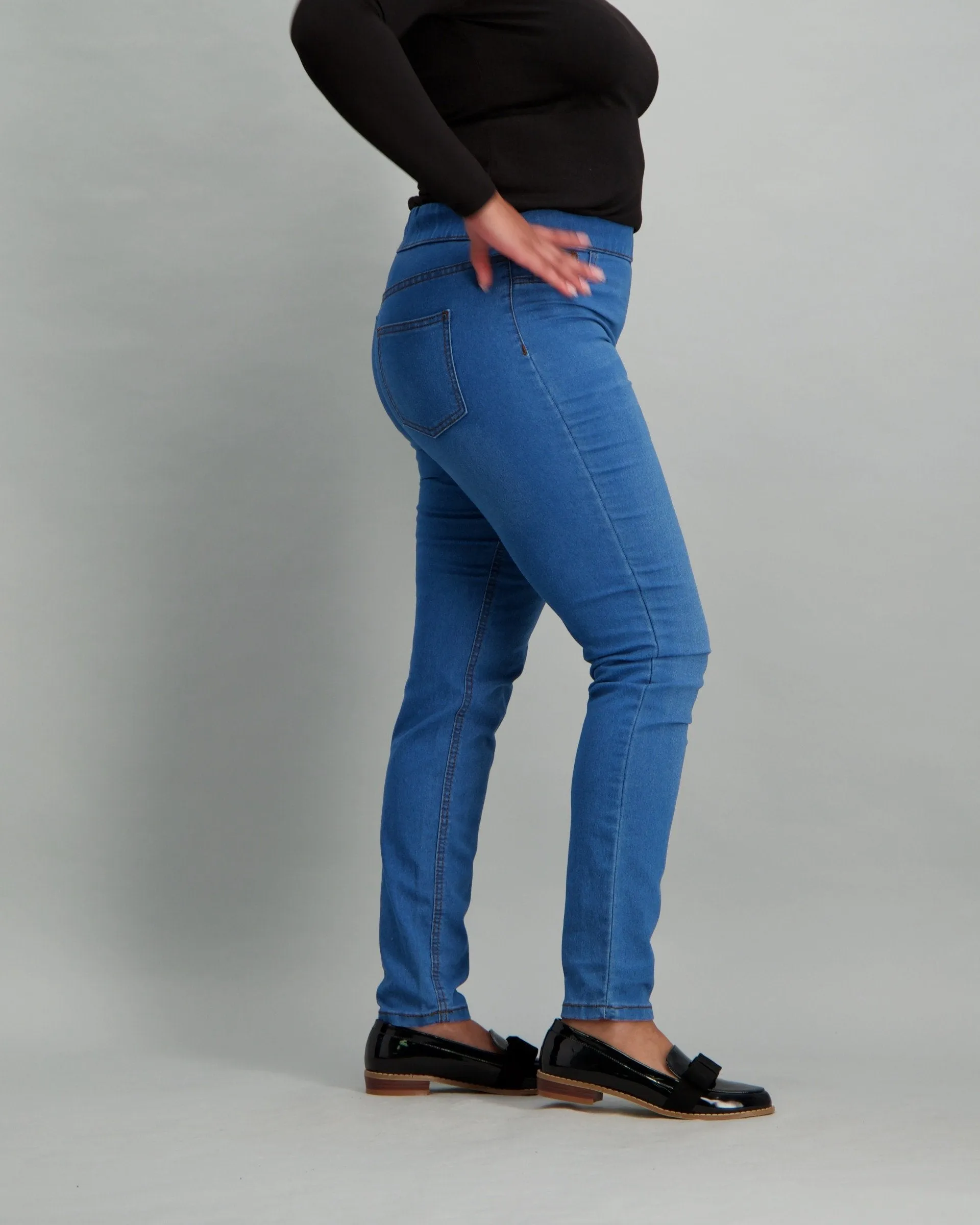 Ladies Mid-Wash Denim Jegging