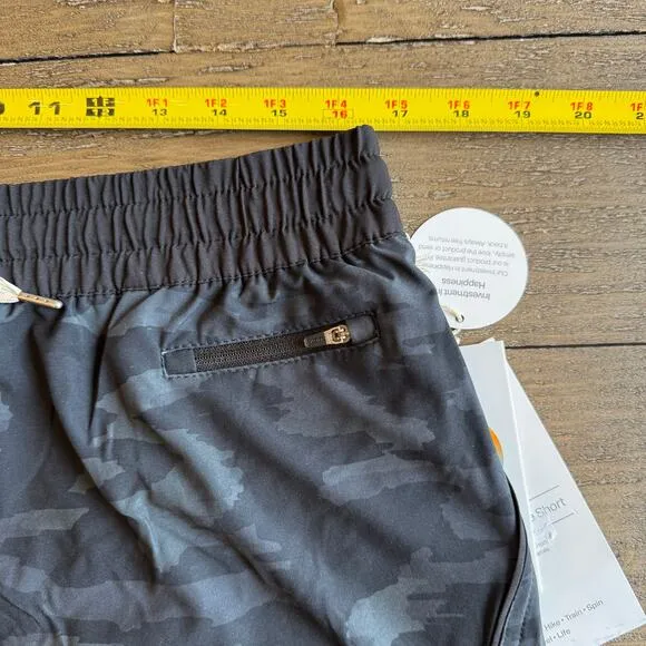 Vuori Women's Running Shorts Size XL Clementine 2.5&quot; Gray Camo Walking Workout