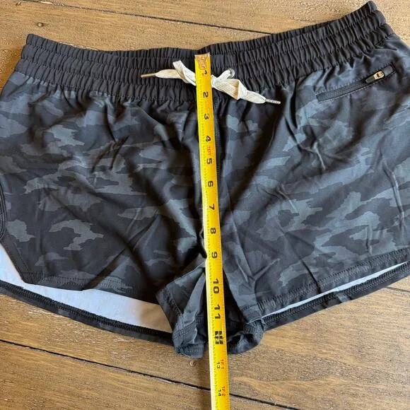 Vuori Women's Running Shorts Size XL Clementine 2.5&quot; Gray Camo Walking Workout