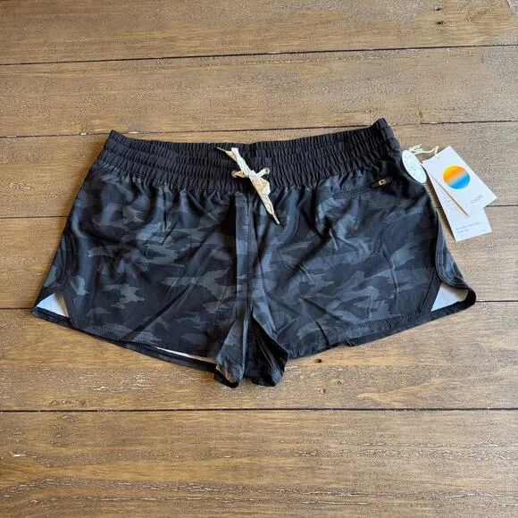 Vuori Women's Running Shorts Size XL Clementine 2.5&quot; Gray Camo Walking Workout