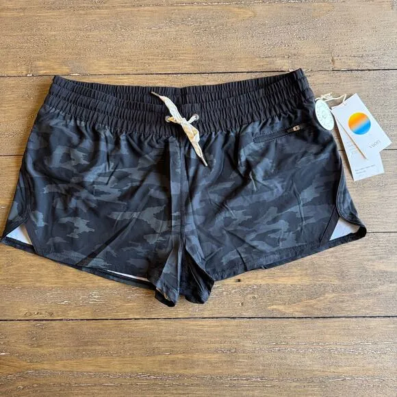 Vuori Women's Running Shorts Size XL Clementine 2.5&quot; Gray Camo Walking Workout